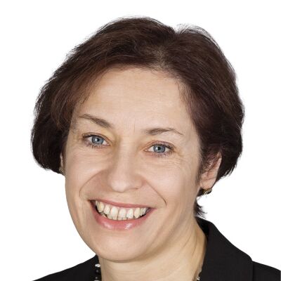 Frau Mag. Karin Locsmandi