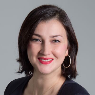 Frau Asmira Slamnik
