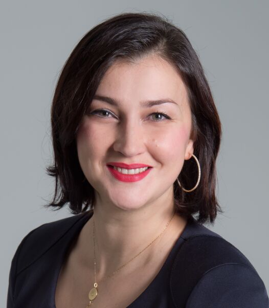 Frau Asmira Slamnik