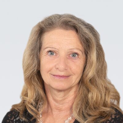 Frau Mag. Karin Platzer MA