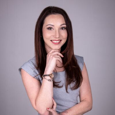 Frau Martina Rohr