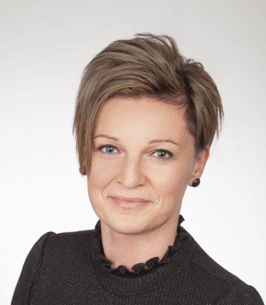 Frau Katja Neumeister