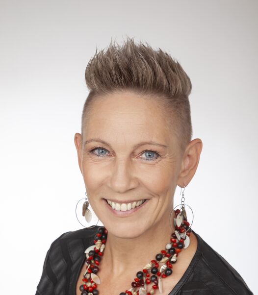 Frau Sandra Bischof