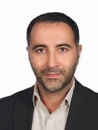 Herr Mag. Dr. Özgür Tasdelen