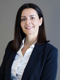 Frau Bettina Thurner