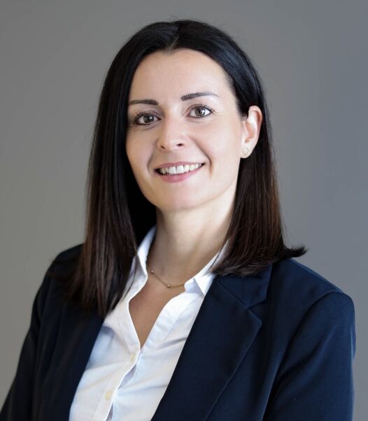 Frau Bettina Thurner
