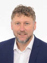 Herr Daniel Schwarz