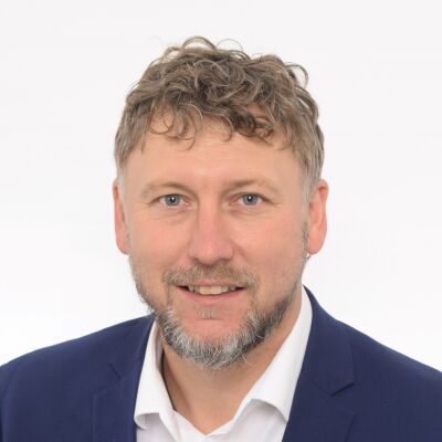 Herr Daniel Schwarz