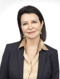 Frau Mag. (FH) Regina Pucher