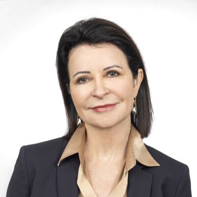 Frau Mag. (FH) Regina Pucher