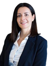 Frau Bettina Thurner