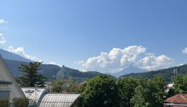             Bergblick inklusive: Behagliche Dachgeschosswohnung mit Terrassenflair in Innsbruck
    